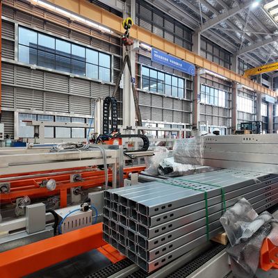 HMI 표면이 있는 브래킷용 롤 성형 기계